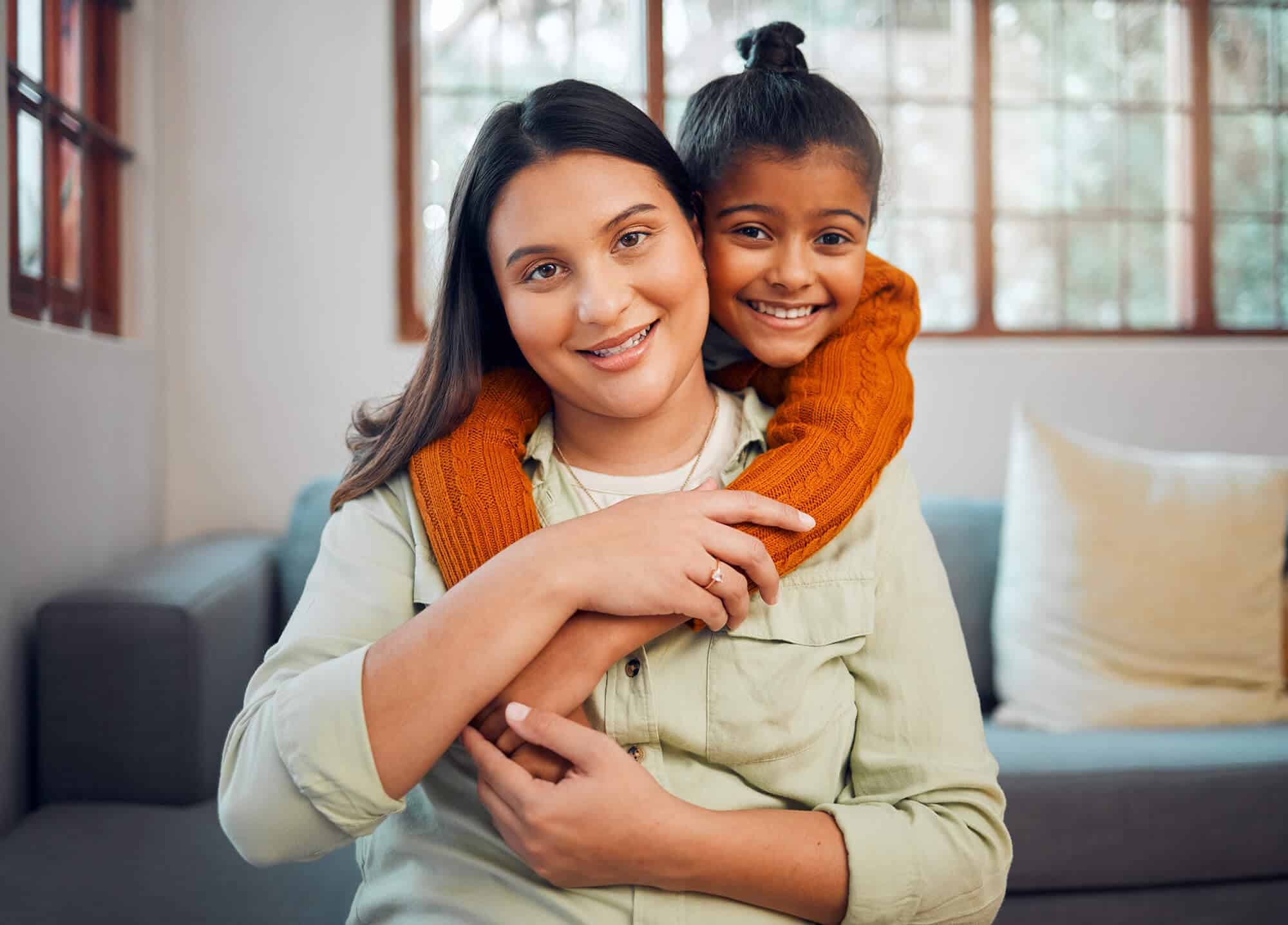 family-portrait-and-mother-with-girl-on-a-sofa-em-2023-11-27-05-06-22-utc